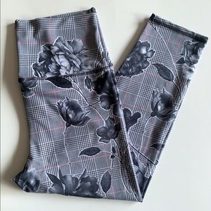 •EVOLUTION & CREATION• High Waisted Crop size L